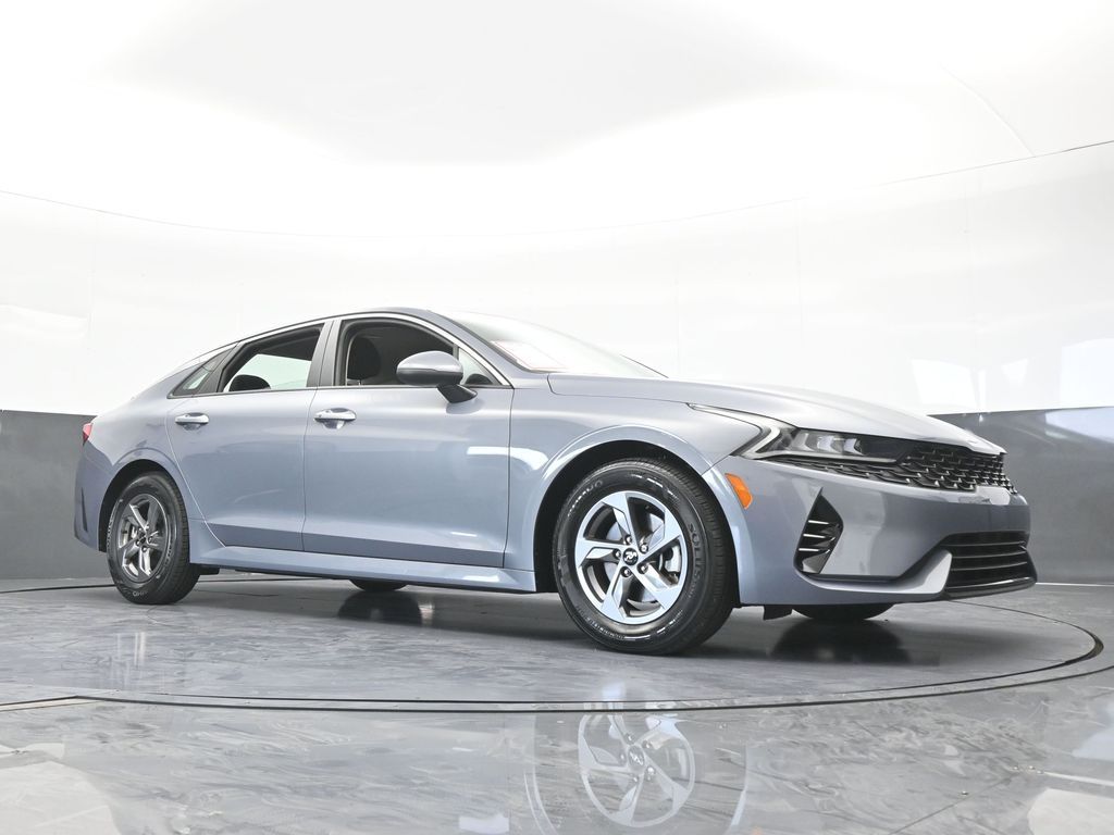 Used 2024 Everlasting Silver Kia LXS image 57