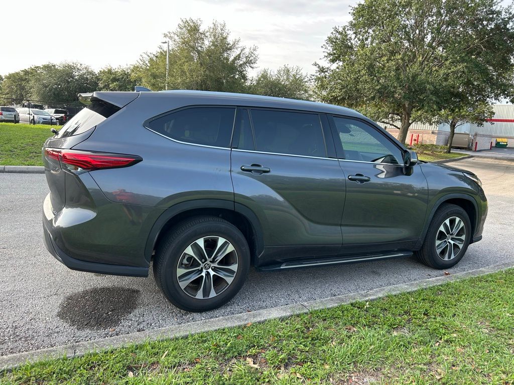 2022 Toyota Highlander XLE 5