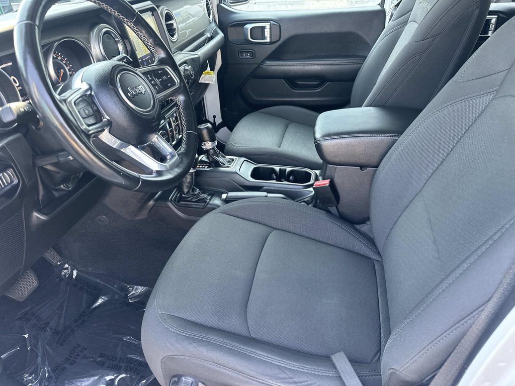 Used 2022 White Jeep Unlimited Sahara image 16