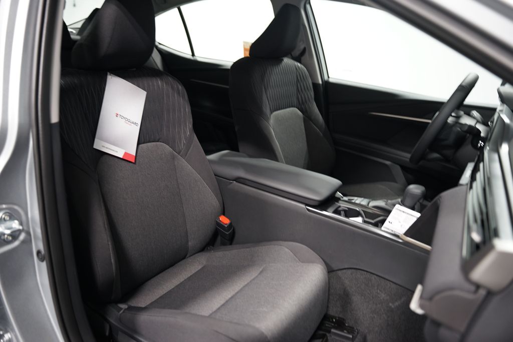 2025 Toyota Camry LE 28