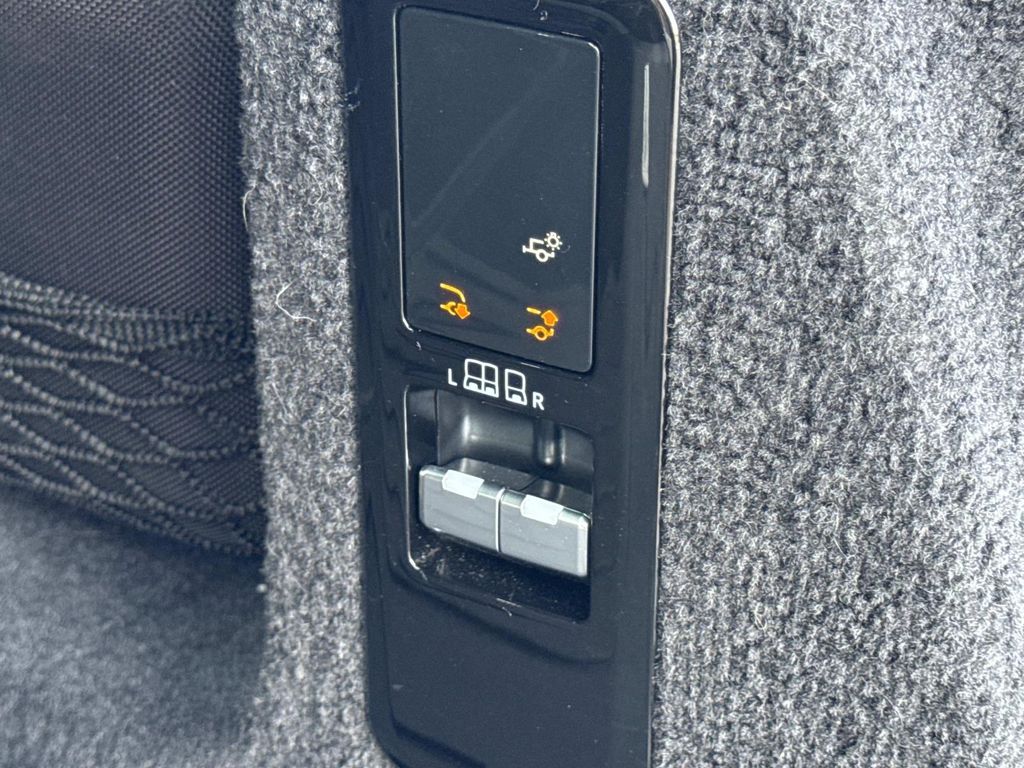 Certified Used 2024 Black Land Rover SE image 7