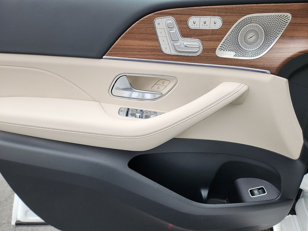 Thumbnail: 2026 Mercedes-Benz GLE - 8