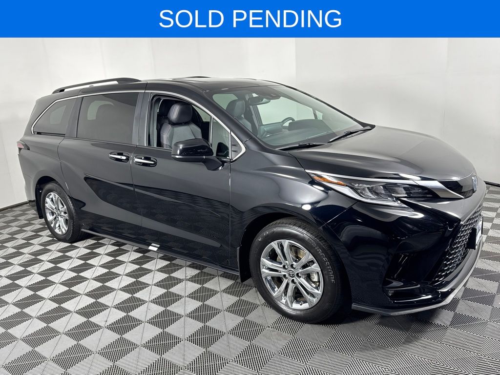 2022 Toyota Sienna XSE 7-Passenger AWD