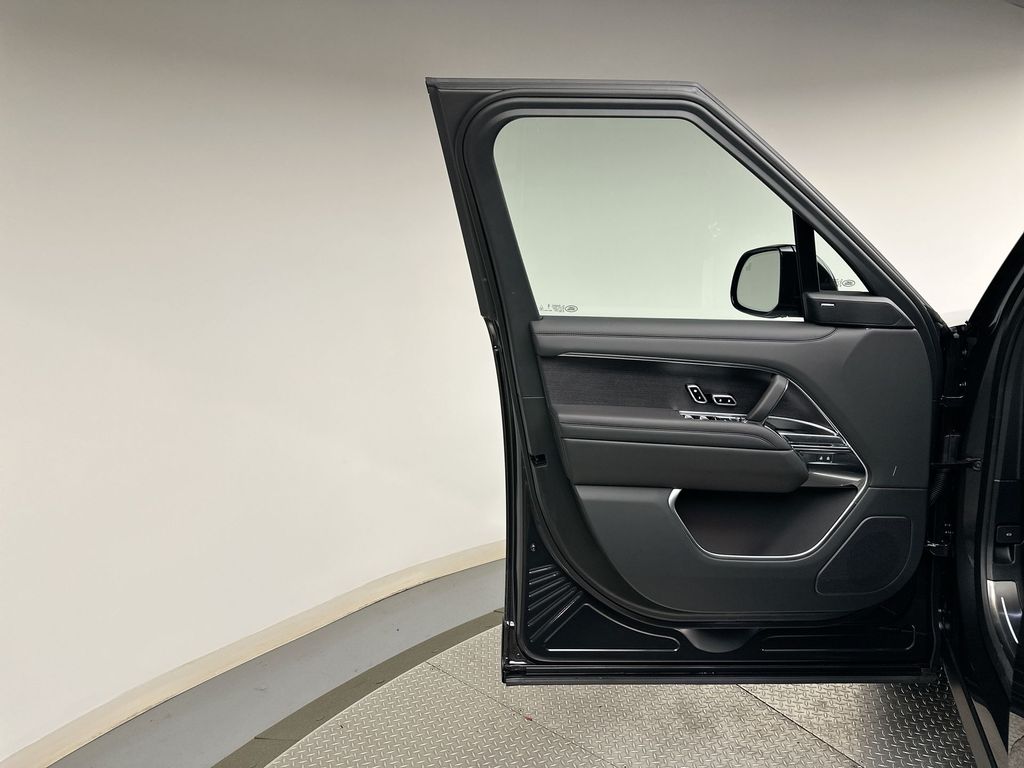 Thumbnail: 2026 Land Rover Range Rover - 8