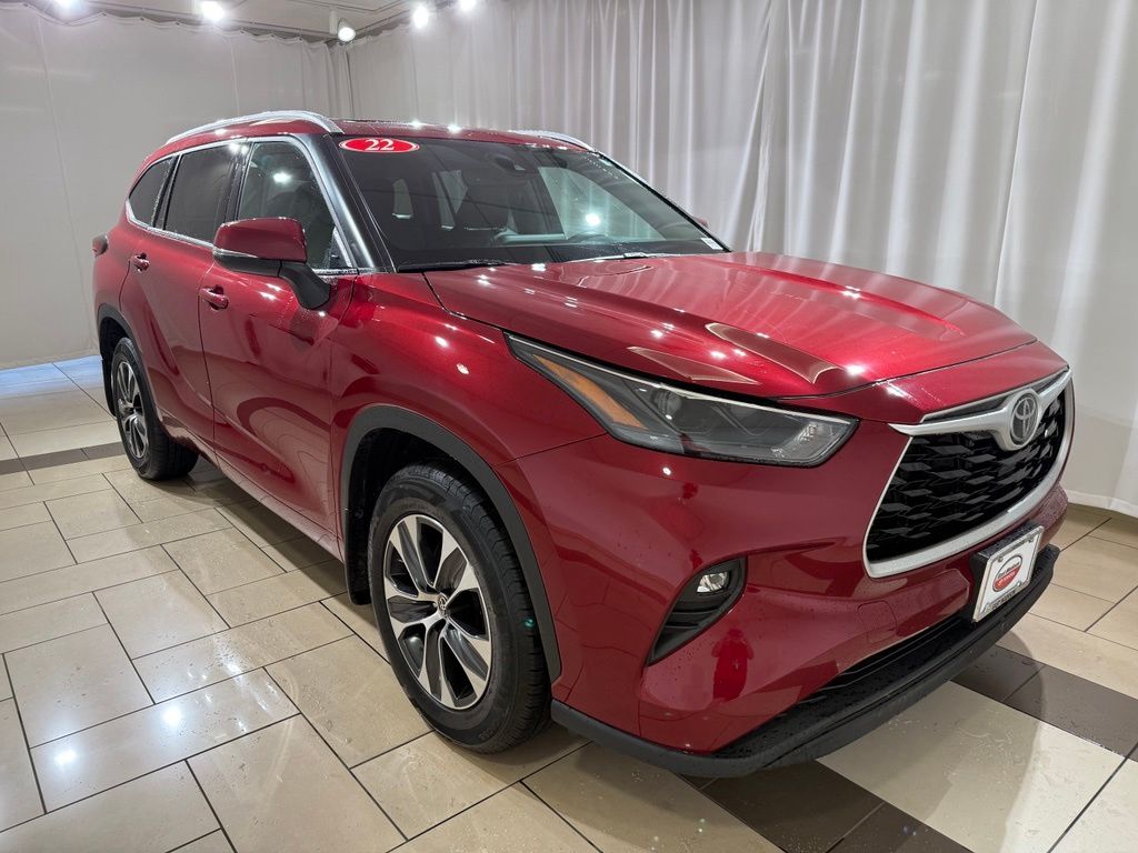 Thumbnail: 2022 Toyota Highlander - 7