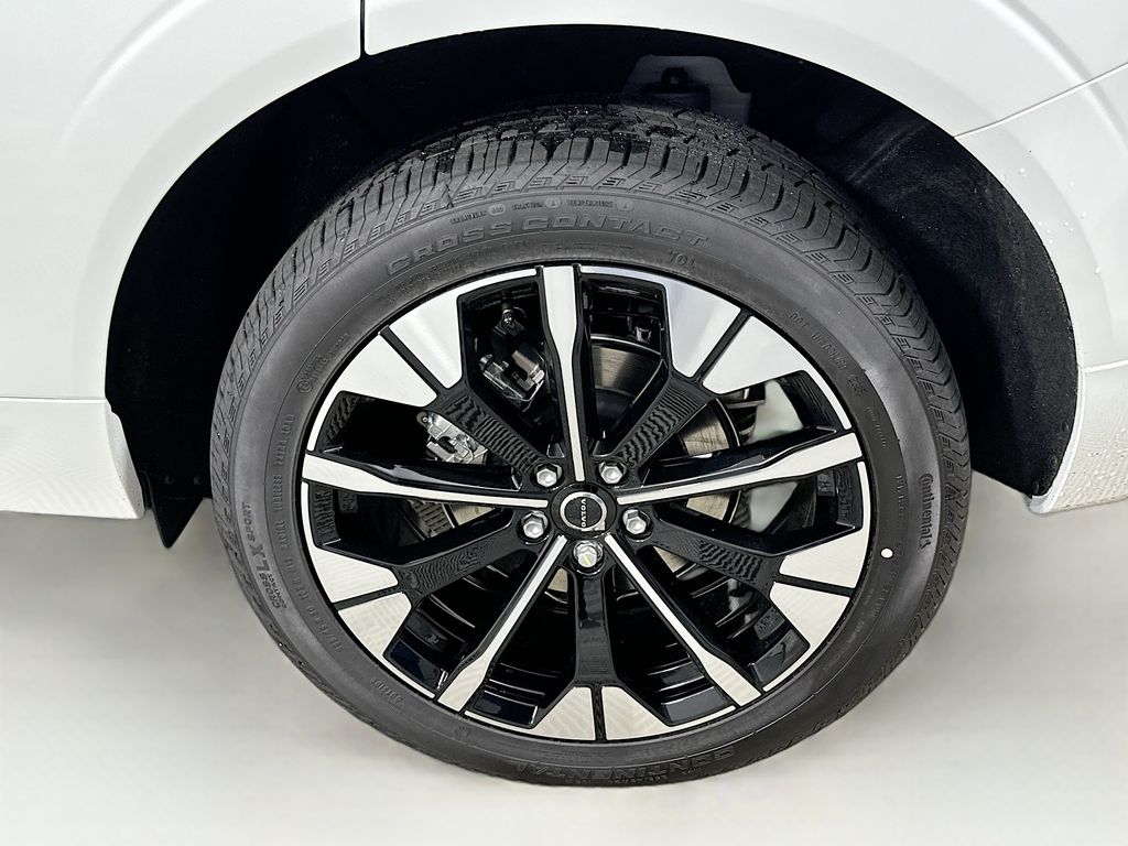2026 Volvo XC60 Plus - Photo 23