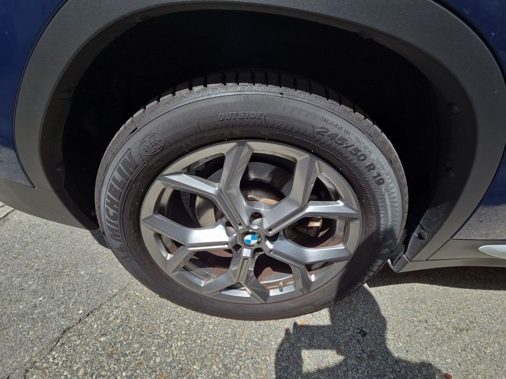 Used 2024 Blue BMW xDrive30i image 11