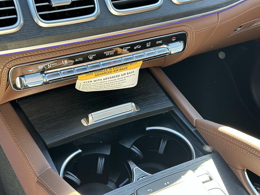 Thumbnail: 2026 Mercedes-Benz GLE - 10