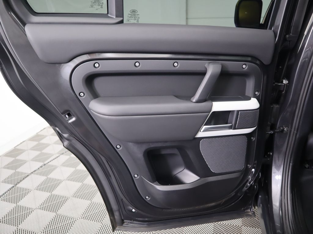 2024 Land Rover Defender 110 27