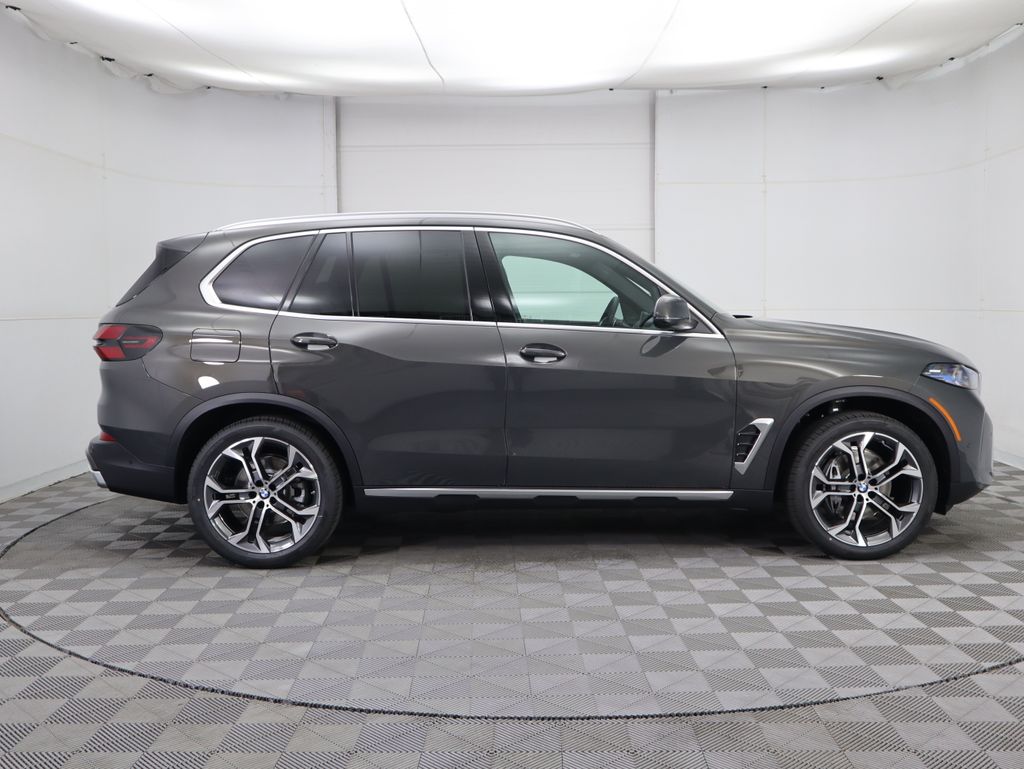 Used 2026 Gray BMW xDrive40i image 4