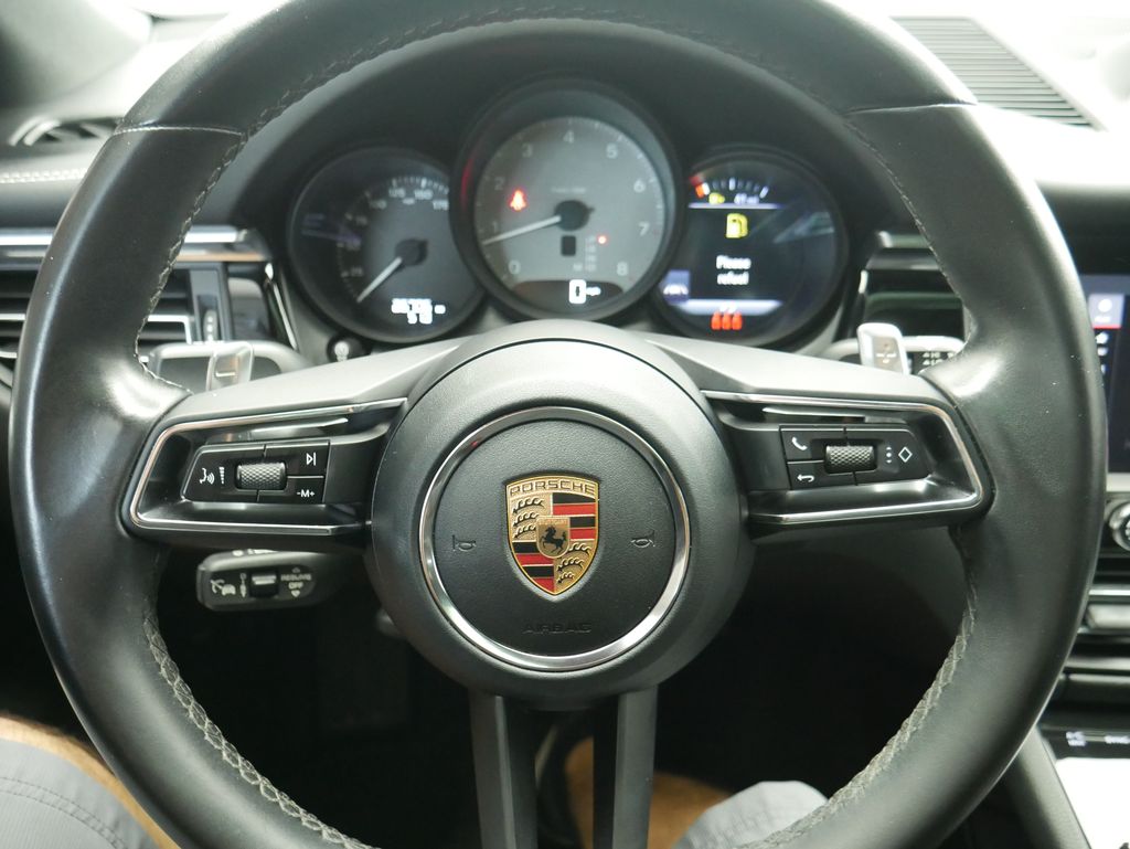 Thumbnail: 2023 Porsche Macan - 31