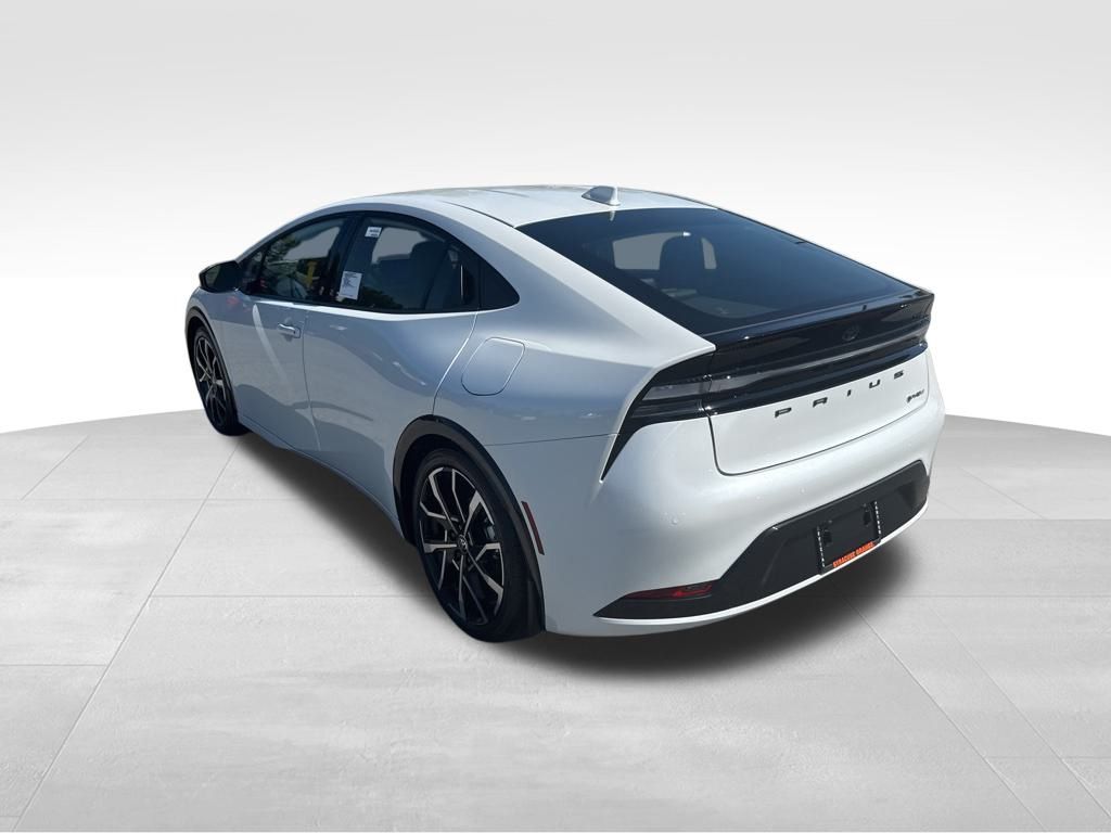 2025 Toyota Prius Plug-in Hybrid XSE photo 5