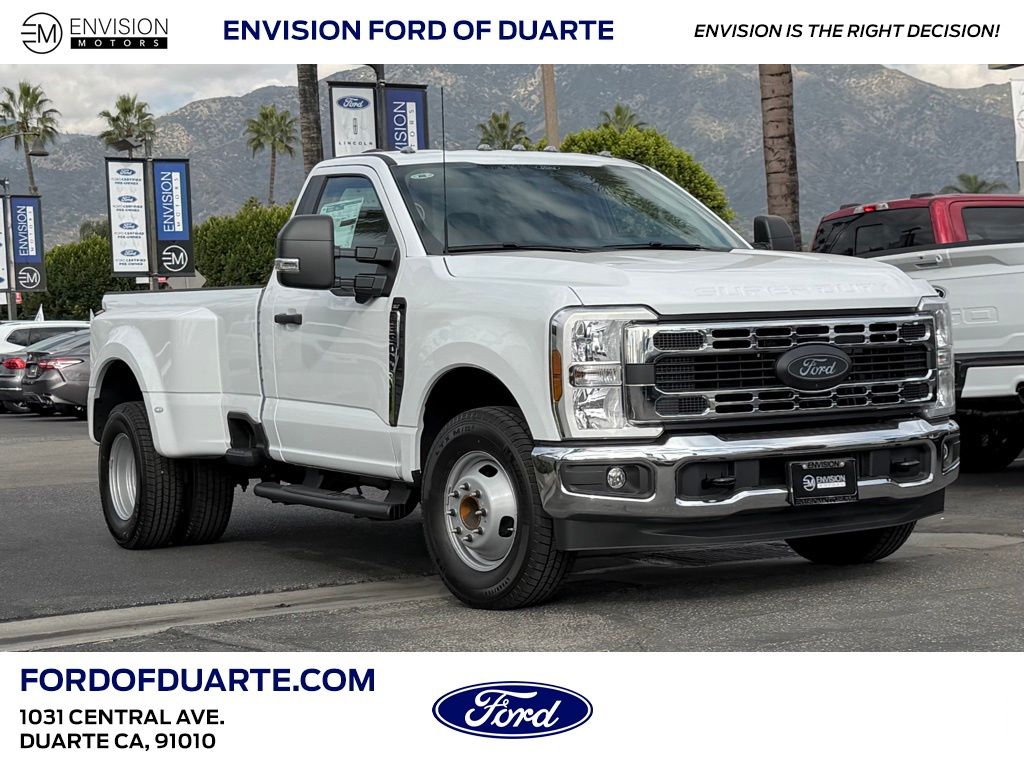 Oxford White 2026 Ford F-350 Super Duty Pickup Truck 4X2 Automatic