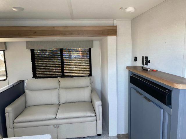 2024 White / Black Prime Time Tracer 270BHSLE Travel Trailer