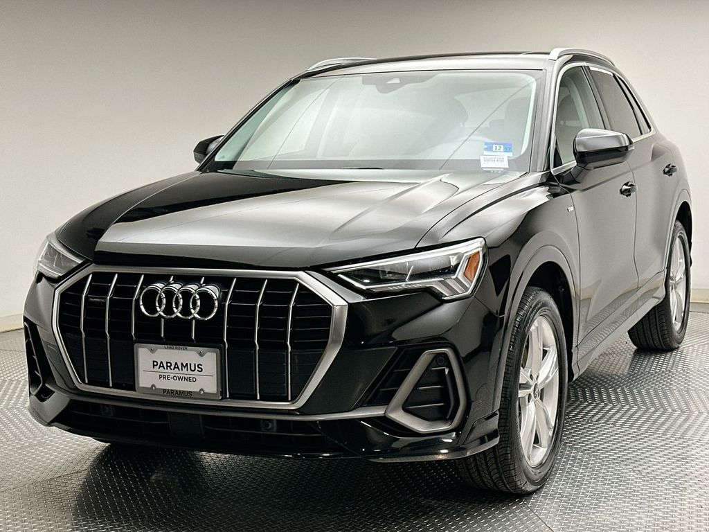 Thumbnail: 2021 Audi Q3 - 1