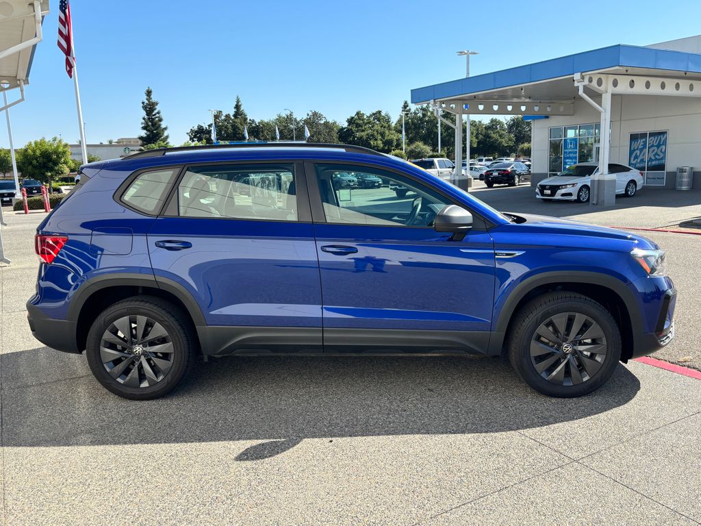 Thumbnail: 2023 Volkswagen Taos - 4