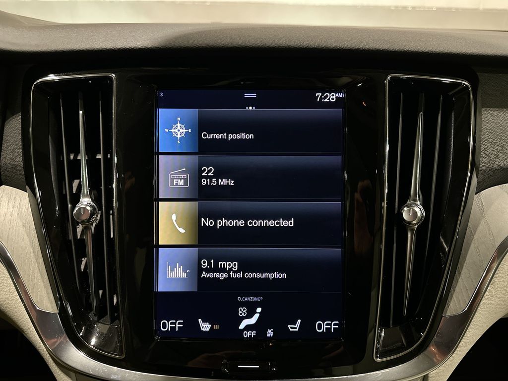 Thumbnail: 2022 Volvo S60 - 14