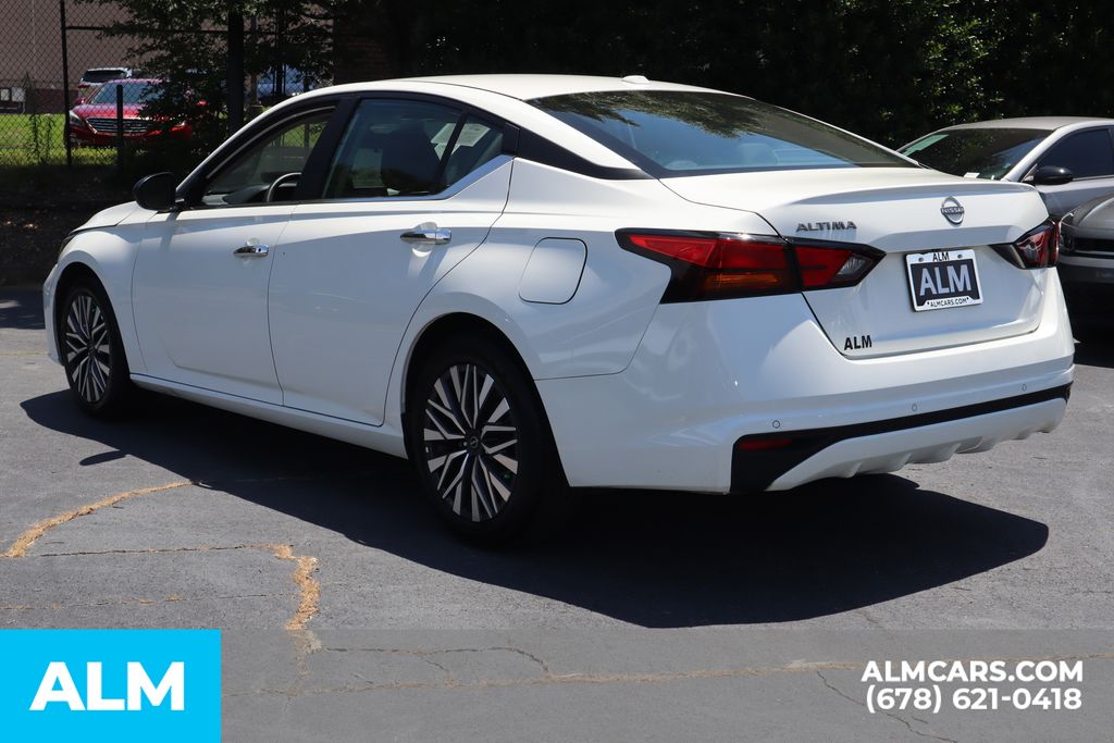 Used 2025 White Nissan 2.5 SV image 9