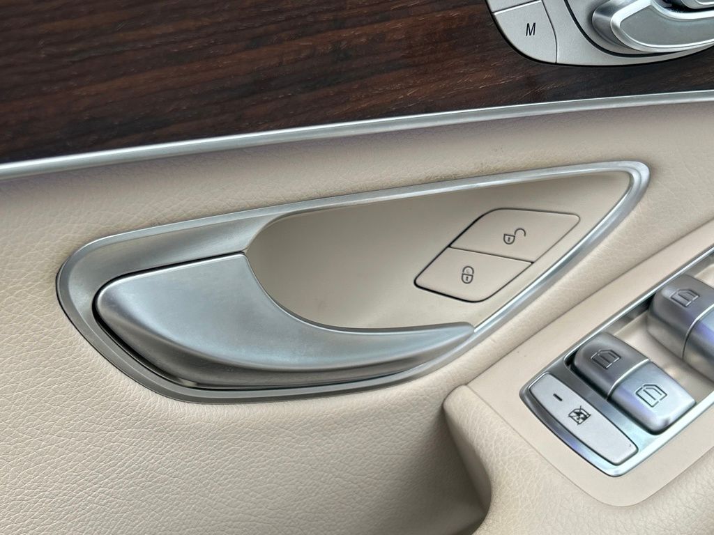 Used 2022  Mercedes-Benz GLC 300 image 54