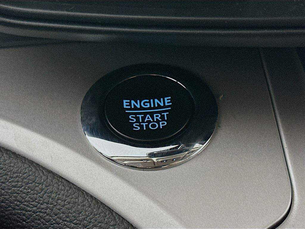 Used 2023 Gray Ford XLT image 27