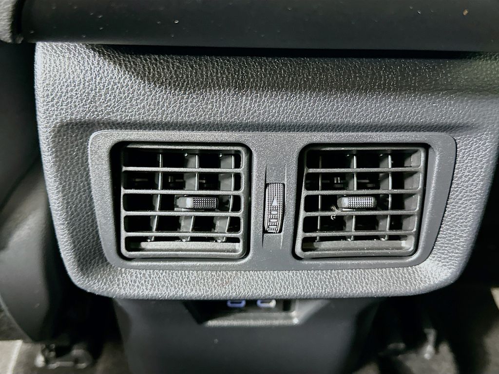 Thumbnail: 2023 Toyota Venza - 25