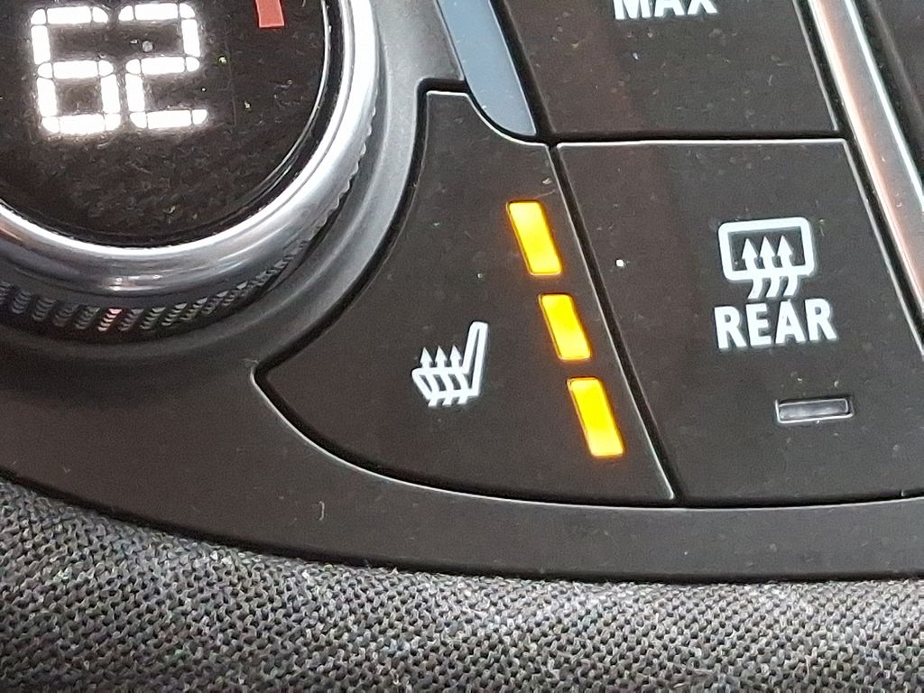 Thumbnail: 2022 Chevrolet Malibu - 25