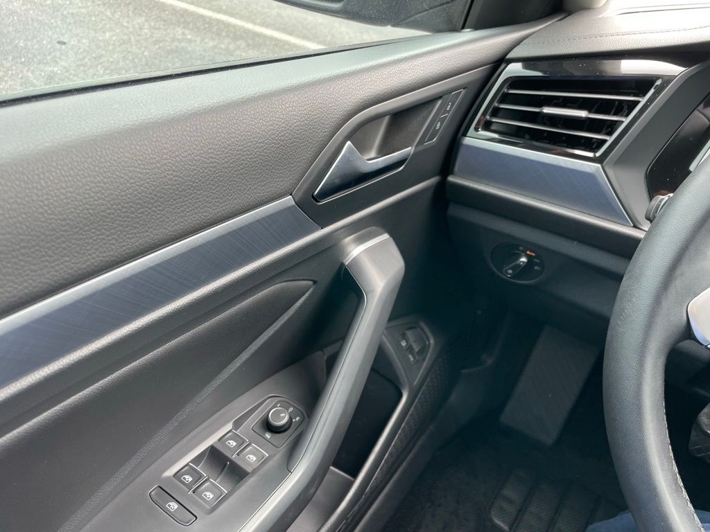 Thumbnail: 2022 Volkswagen Jetta - 22