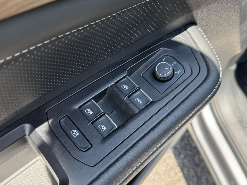 2024 Volkswagen Atlas 2.0T SE w/Technology  at Toyota of Victoria