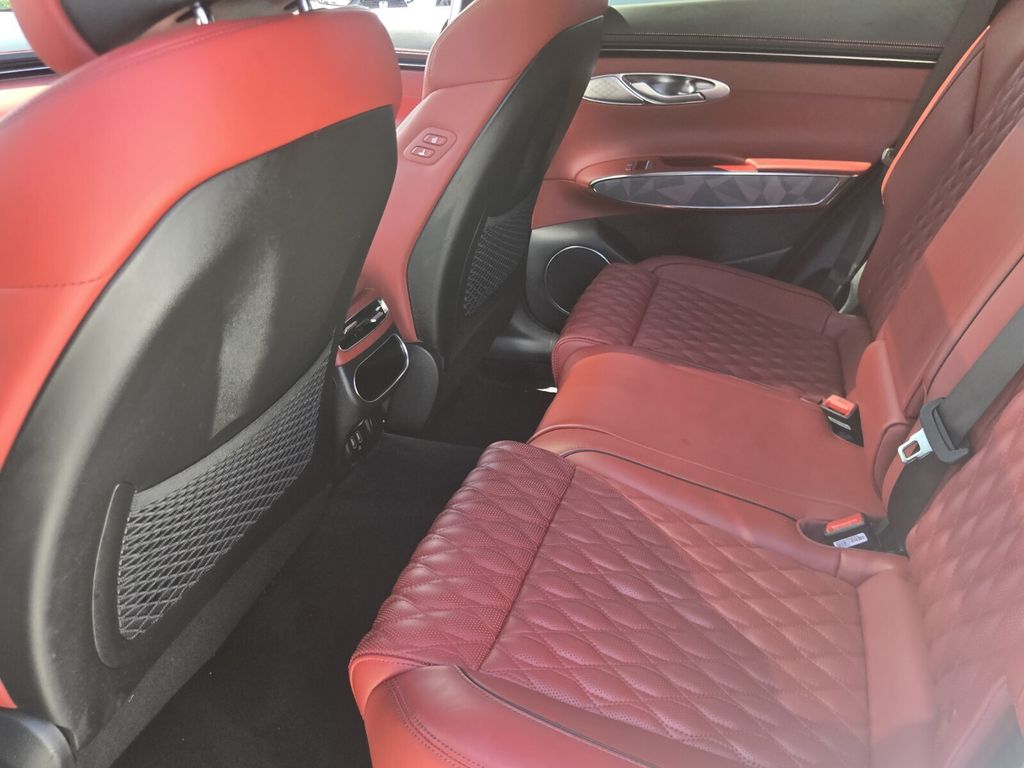 2022 Genesis Gv70 - $35,698