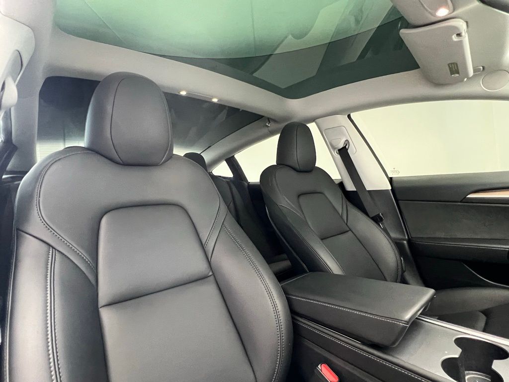 Thumbnail: 2023 Tesla Model 3 - 19