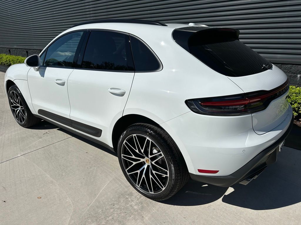 Thumbnail: 2026 Porsche Macan - 3