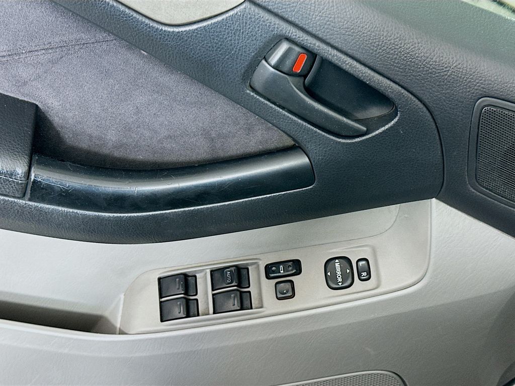 Thumbnail: 2004 Toyota 4Runner - 16