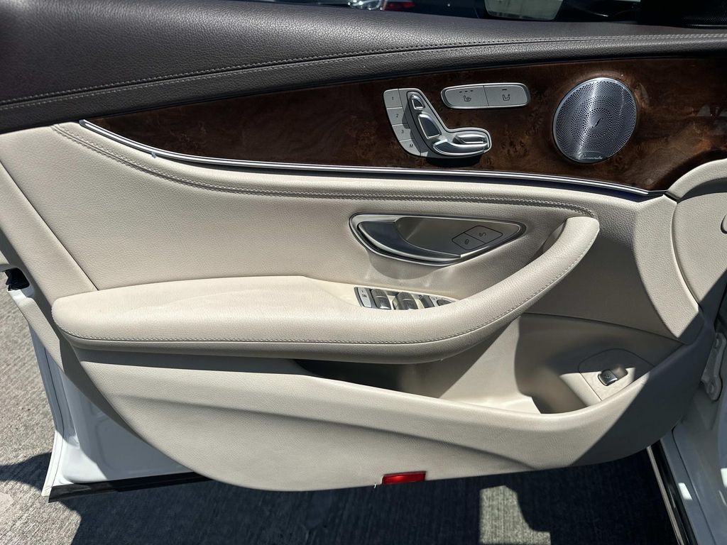 Thumbnail: 2017 Mercedes-Benz E-Class - 16