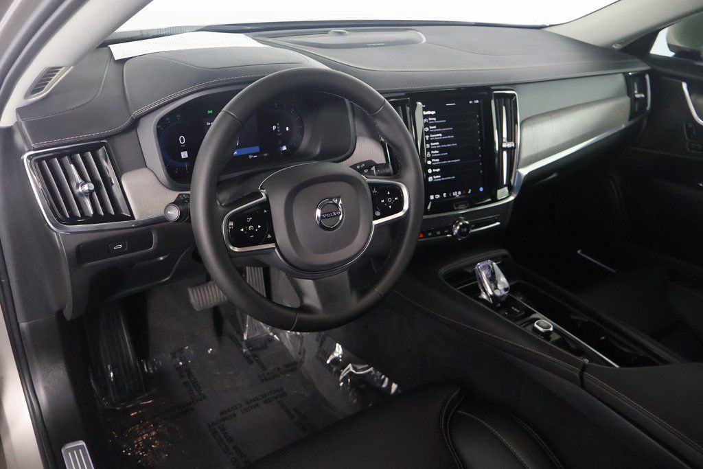 2025 Volvo S90  7