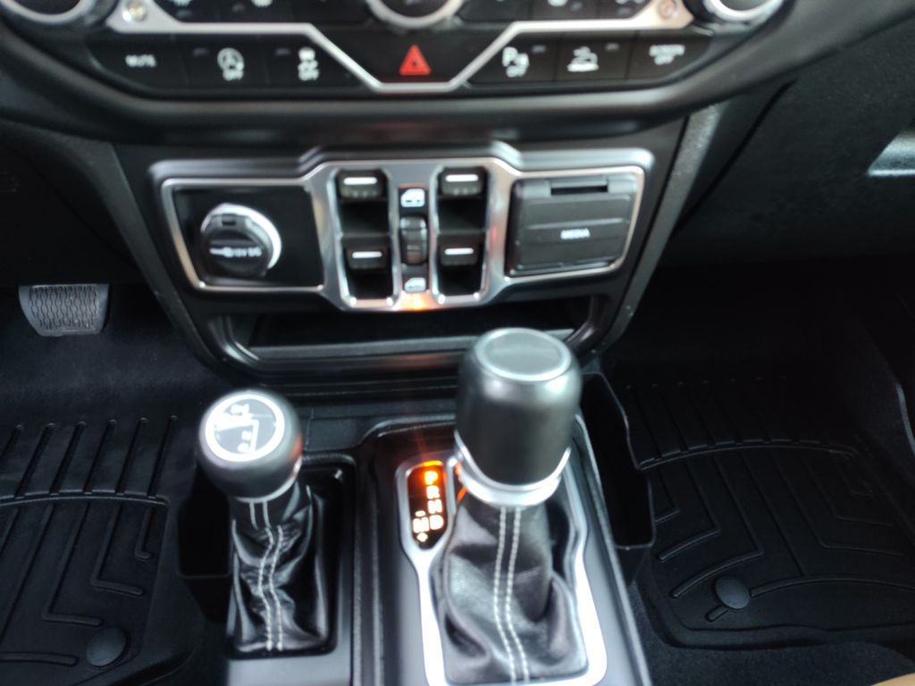 Used Car 2022 Jeep Gladiator  Overland For Sale Under $35,000 In Austin, Texas