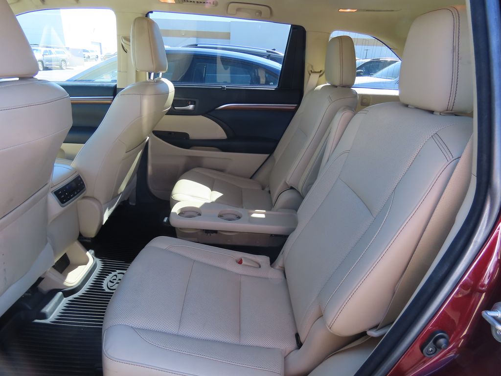 Thumbnail: 2018 Toyota Highlander - 11
