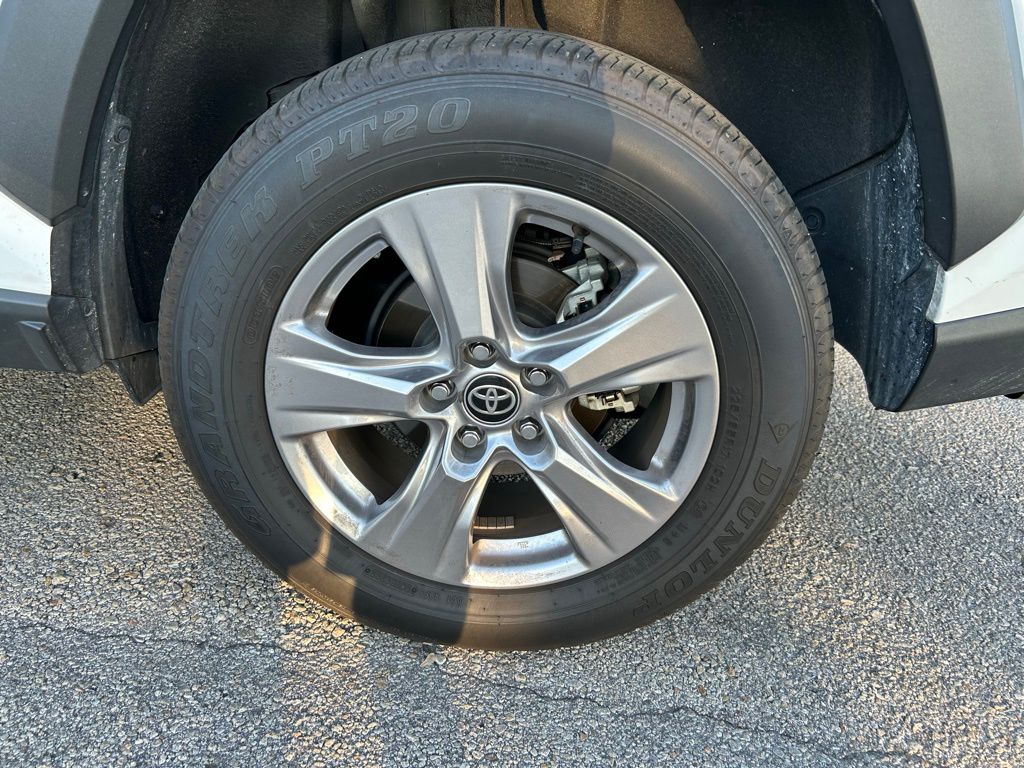 Thumbnail: 2022 Toyota RAV4 - 9