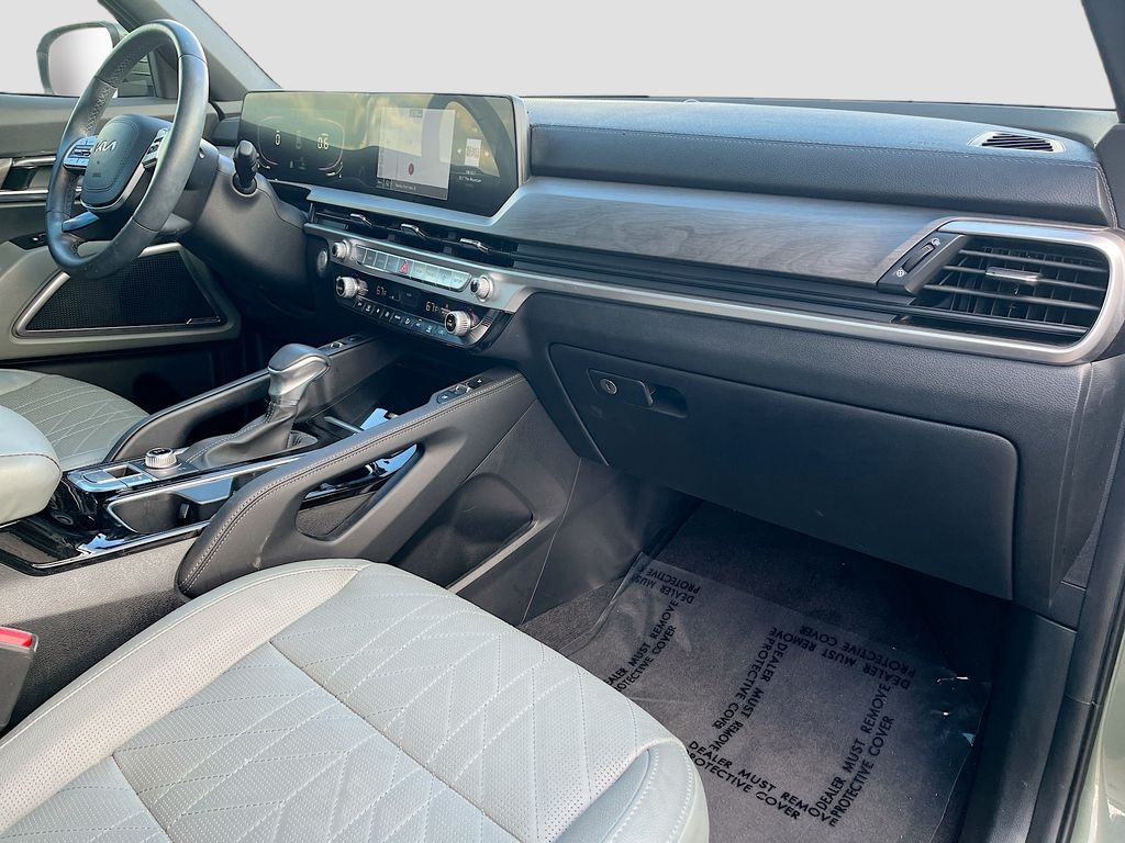 Used 2024 Green Kia EX X-Line image 29