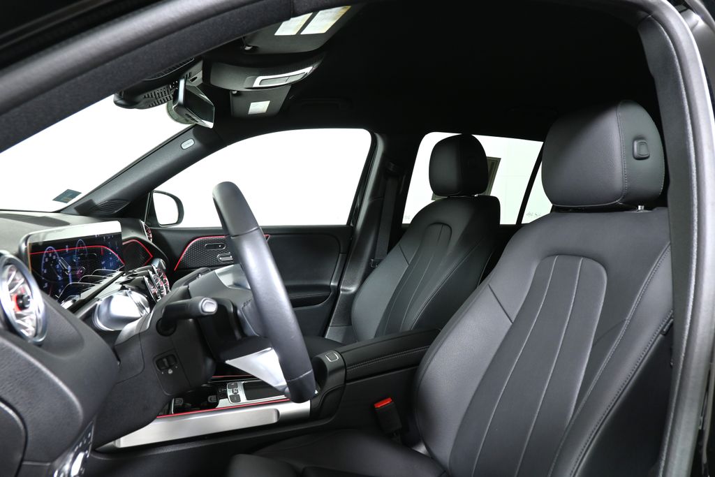2025 Mercedes-Benz GLB 250 14