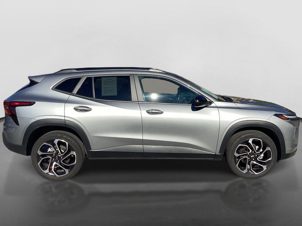 Used 2024 Chevrolet Trax SUV