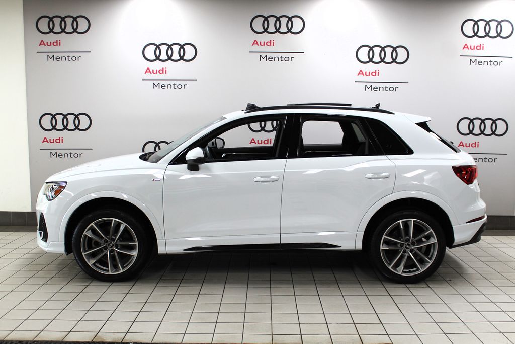 Thumbnail: 2023 Audi Q3 - 3