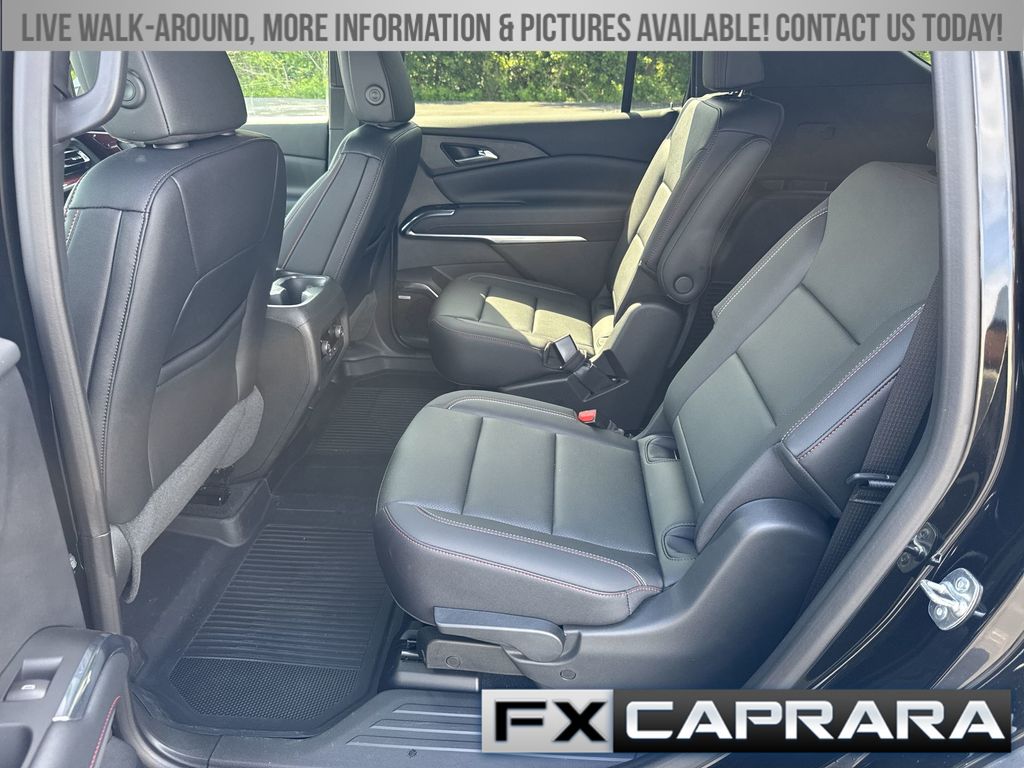 Used 2025 Chevrolet Traverse SUV