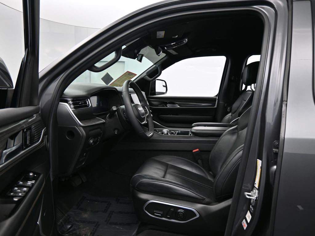 Used 2022 Baltic Gray Metallic Clearcoat Jeep Series II image 11