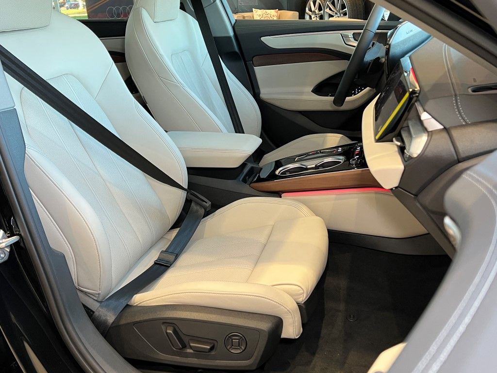 Thumbnail: 2026 Audi A6 - 15