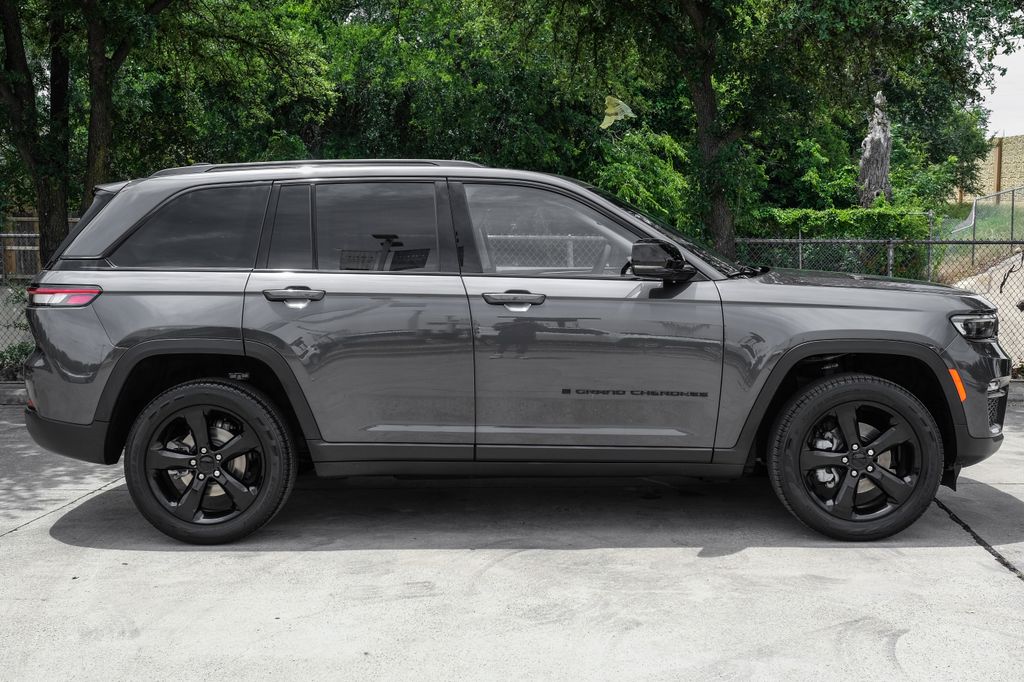 used 2023 Jeep Grand Cherokee car, priced at $31,400