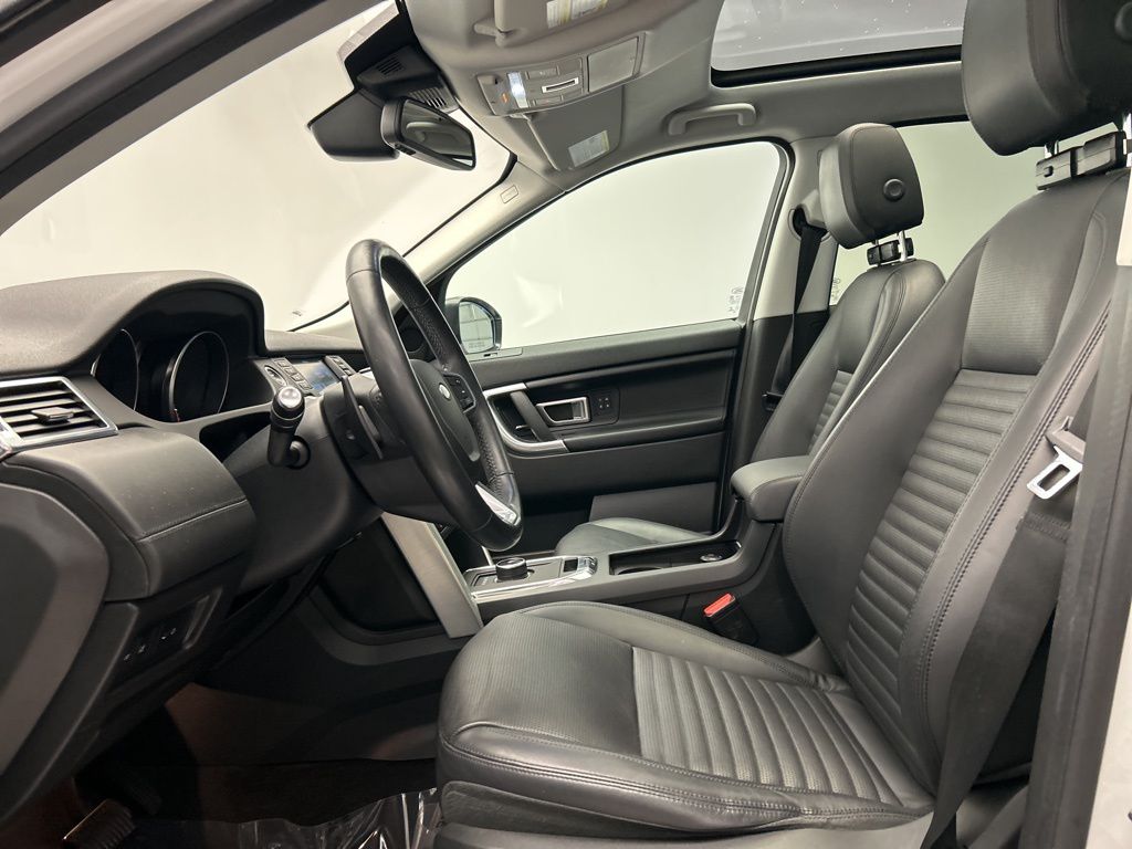 Thumbnail: 2019 Land Rover Discovery Sport - 12
