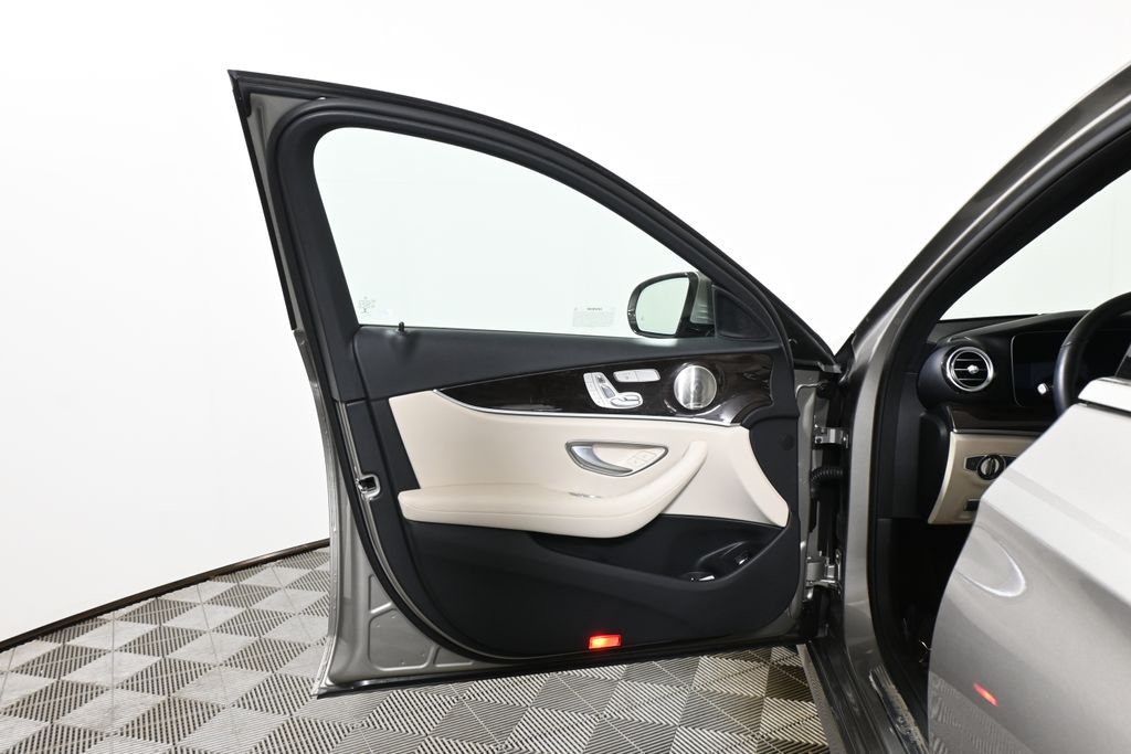 Thumbnail: 2022 Mercedes-Benz E-Class - 30