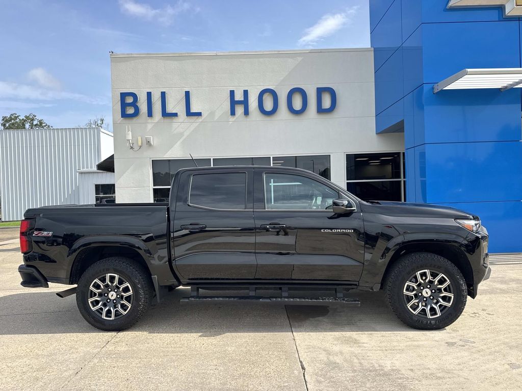 Black 2024 Chevrolet Colorado Pickup Truck Four-Wheel Drive 8-Speed Automatic
