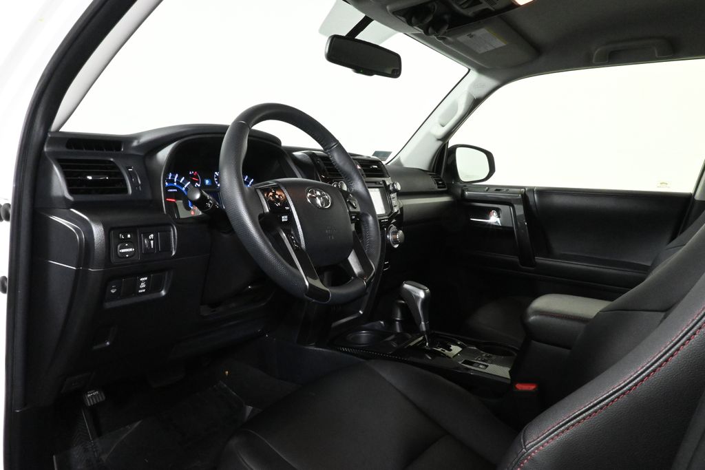 Thumbnail: 2018 Toyota 4Runner - 16