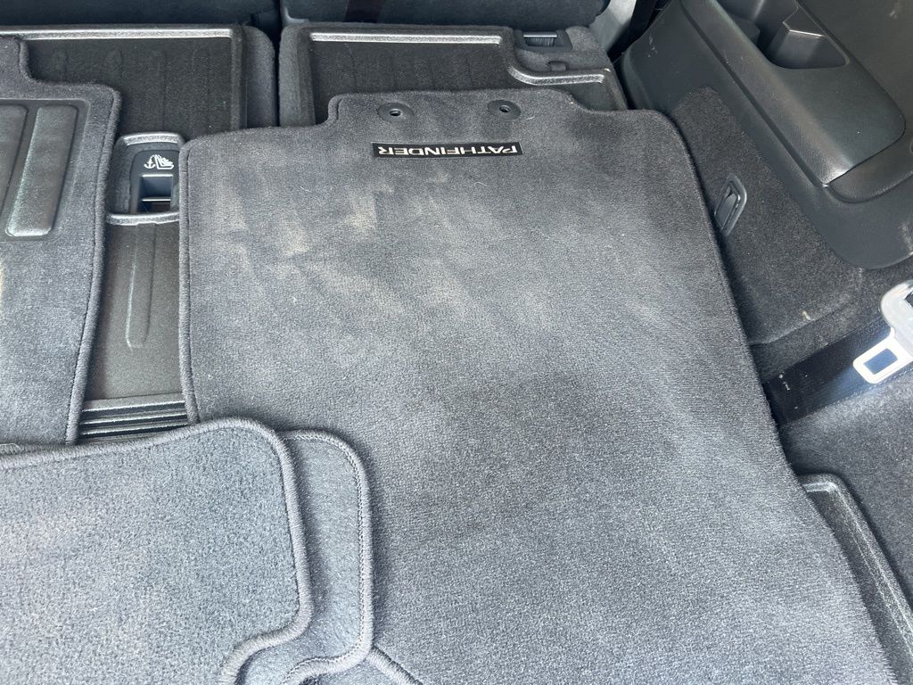 2023 Nissan Pathfinder SL photo